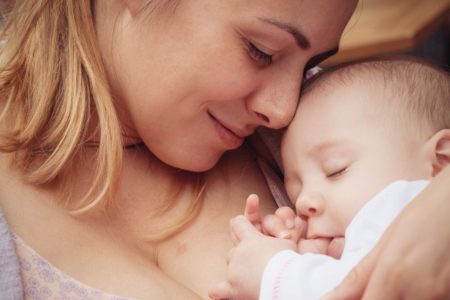 Le sommeil de bébé – ce dont les enfants ont besoin et ce que les parents leurs apportent ?