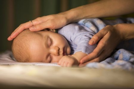 Le sommeil de bébé – ce dont les enfants ont besoin et ce que les parents leurs apportent ?