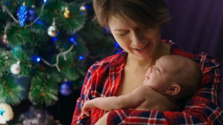 9 Tips to Help You Have a Great Christmas (With a Newborn)